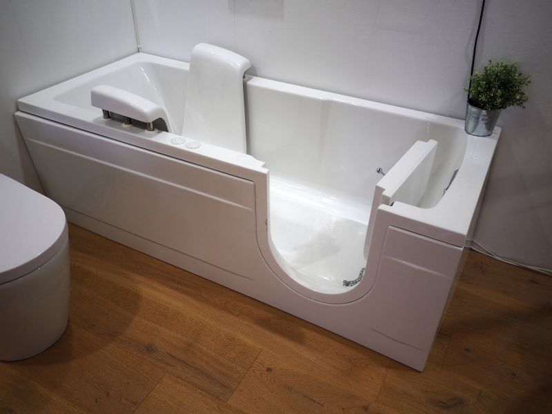 Compact Corner Tub